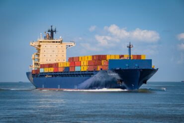 Navio de container 370x247 - A crise dos contêineres